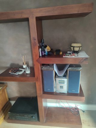 Estantería de madera diseño moderno