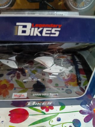 Maisto BMW HP2 Sport Moto 1:18