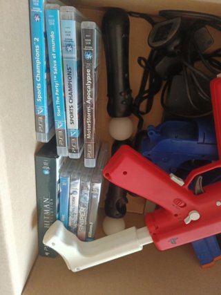 Consola PlayStation 3 con accesorios y juegos