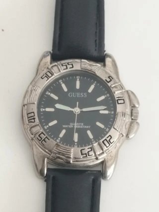 Reloj caballero Guess en buen estado. Hay que pone