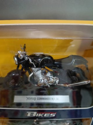 Moto Norton Commando 961 SE 1:18