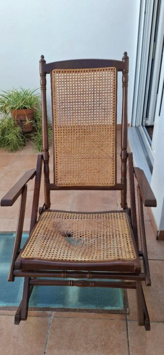 Mecedora Plegable de Madera y Rejilla