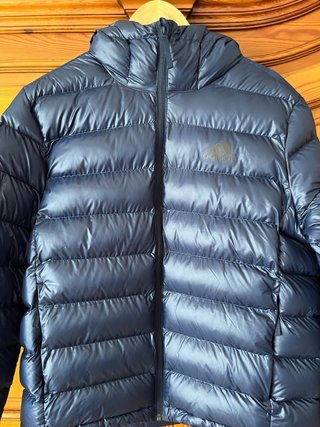 Chaqueta deportiva acolchada Adidas. Azul. Talla L