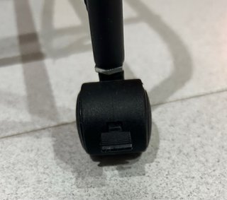 Zapatero Metálico con Ruedas