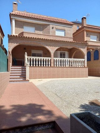 Casa adosada en alquiler en Jubalcoi en Elche