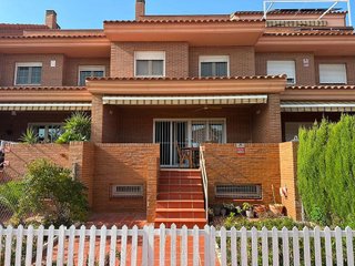 Casa adosada en alquiler en Ciudad Jardín en Alicante