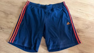 Pantalón corto deportivo Adidas azul y naranja