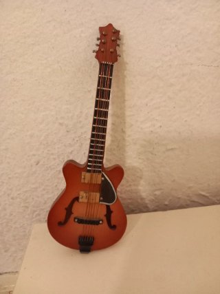 Guitarra Decorativa de Sobremesa