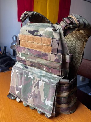 Portaplacas / Chaleco Táctico Camuflaje