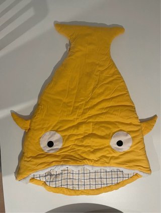 Saco bebé amarillo tiburón