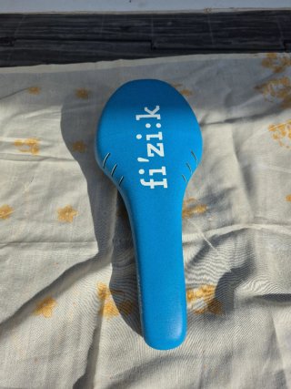 Sillín Fi'zi:k azul