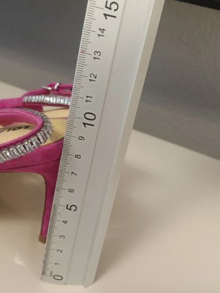 Zapatos tacón LOLA CRUZ fucsia con pedrería