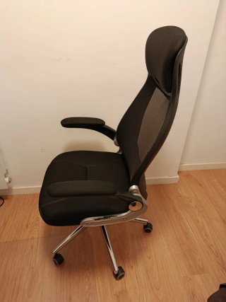 Silla de oficina ergonómica negra