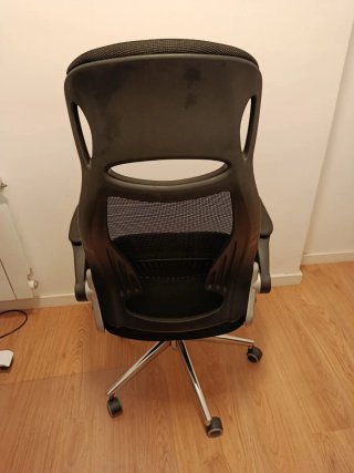 Silla de oficina ergonómica negra