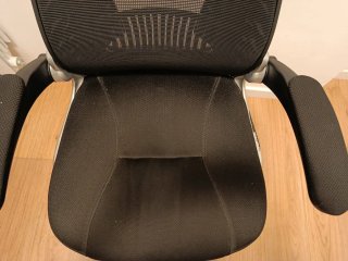 Silla de oficina ergonómica negra
