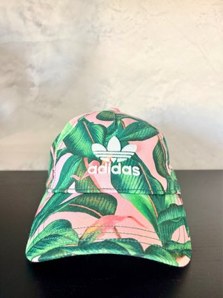 Gorra Adidas Estampada Verde y Rosa
