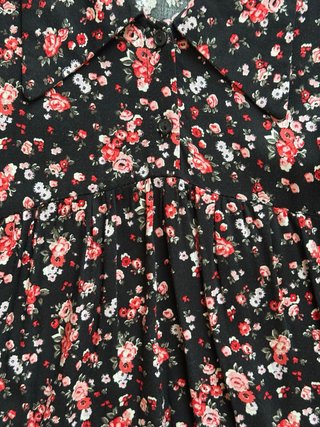 Vestido negro estampado floral