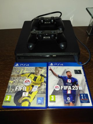 PS4 + 2 mandos + FIFA 17 y FIFA 23