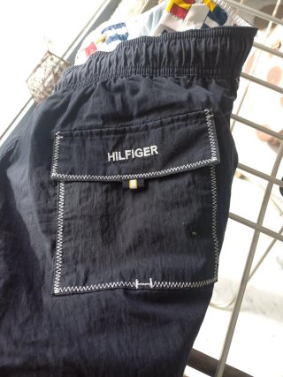 Bañador Tommy Hilfiger más 3 pantalones cortos