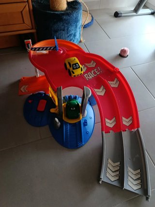 Pista de coches de juguete