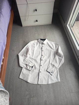 Camisa blanca con ribete negro T40