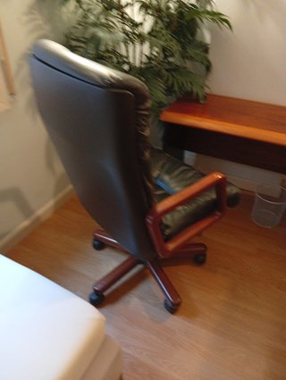 Conjunto de Escritorio y Sillas de Oficina