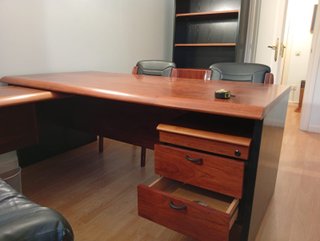 Conjunto de Escritorio y Sillas de Oficina