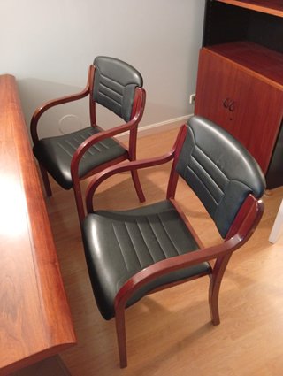 Conjunto de Escritorio y Sillas de Oficina