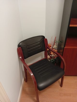Conjunto de Escritorio y Sillas de Oficina