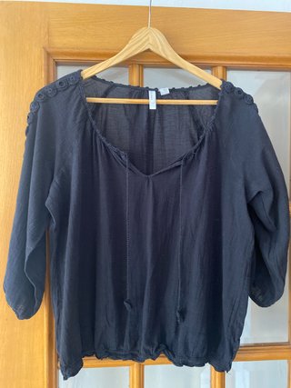 Blusa negra manga 3/4 con cordones