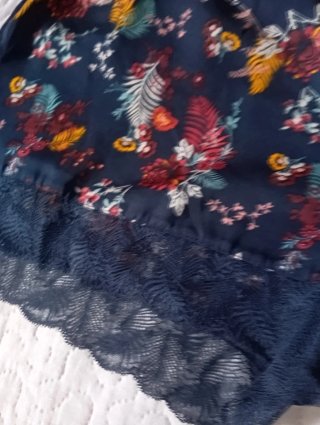 Shorts florales con encaje.