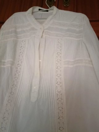 Blusa Blanca con Detalles de Encaje