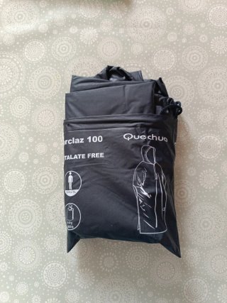 Impermeable Quechua Forclaz 100 Talla XL. Nuevo