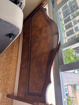 Armario de madera con cajones