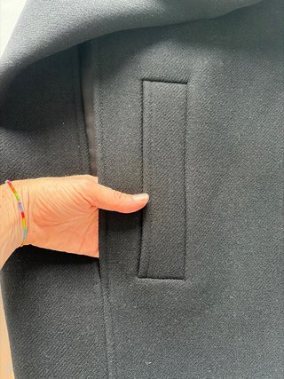 Capa larga de lana negra. A estrenar. Sin usar!!!