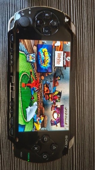 Sony PSP-1004 Fat + caricabatterie + scheda 8 GB