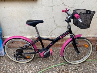 Bicicleta niña rosa con cesta €30 de 20"