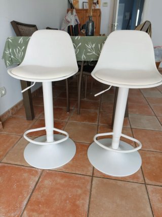 2 Taburetes Altos con Respaldo Blancos