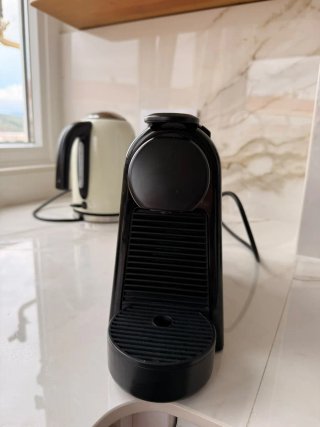 Cafetera Nespresso Negra