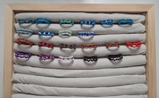 ​Anillos artesanales de cuentas (varios colores)