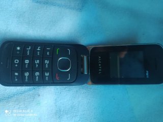Móvil Alcatel Negro