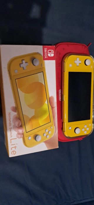 Nintendo Switch Lite Amarillo