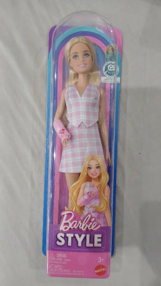 Barbie Style Muñeca con Vendaje