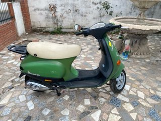 Vespa Piaggio ET4 50 2002 para restaurar