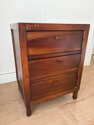 Juego de 2 Mesitas de Noche de Madera
