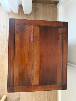 Juego de 2 Mesitas de Noche de Madera