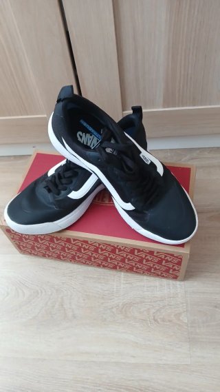 OFERTON!!!!!!Zapatillas Vans Negras y Blancas