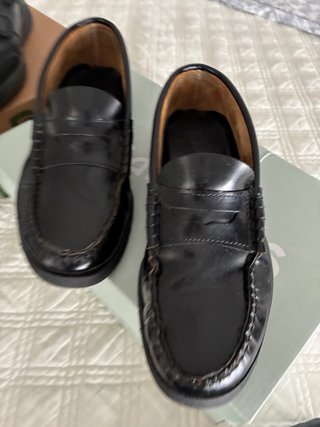 Mocasines, botines y pantalones grises