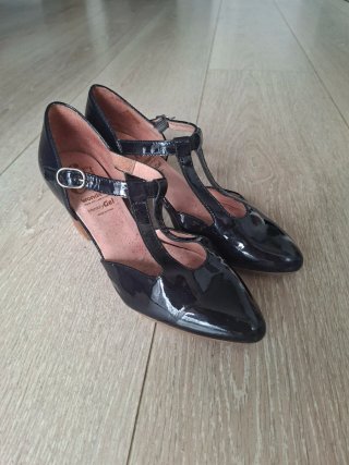 Zapatos Wonders Negros Charol Tacón