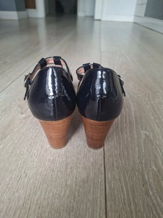 Zapatos Wonders Negros Charol Tacón